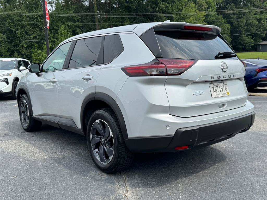 Certified 2025 Nissan Rogue SV FWD image 4