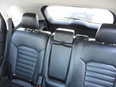 Used 2024 Ford Edge SEL image 19