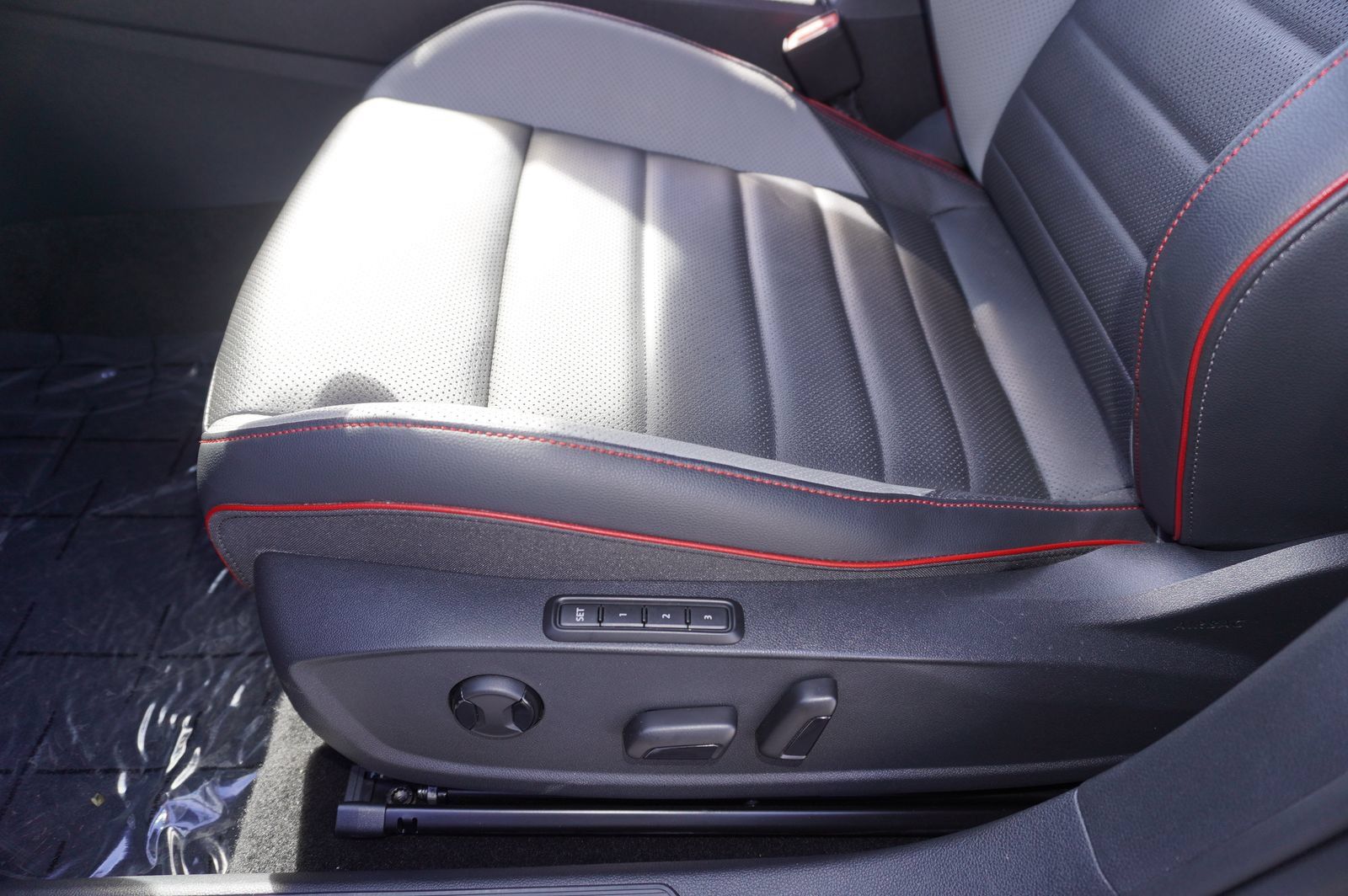 Used 2023 Volkswagen GTI SE FWD image 12
