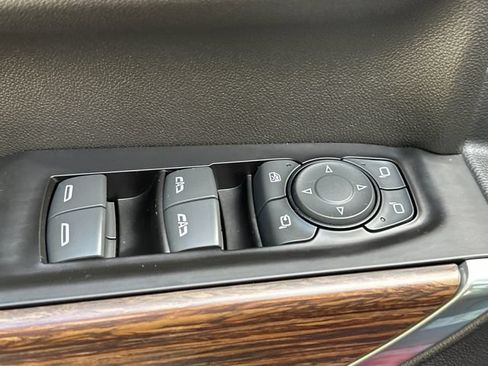 Used 2019 Chevrolet Silverado 1500 High Country w/ Technology Package AWD/4WD image 26