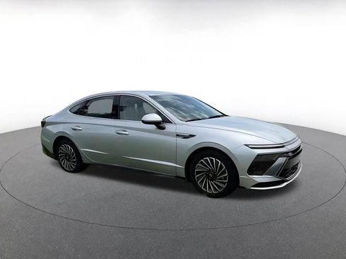 Used 2025 Hyundai Sonata SEL FWD image 2
