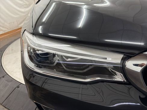 Used 2020 BMW 530e xDrive w/ M Sport Package image 10