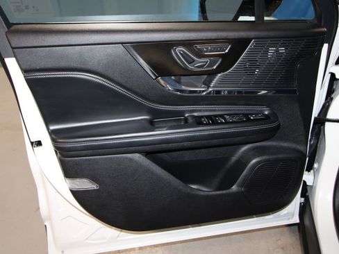 Used 2022 Lincoln Corsair FWD w/ Equipment Group 101A image 5