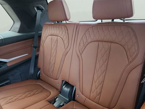 Used 2024 BMW X7 xDrive40i w/ M Sport Package AWD/4WD image 11