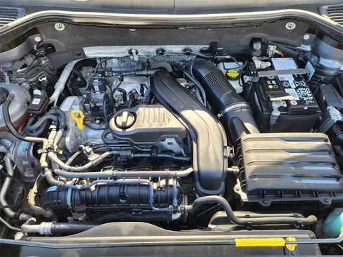 Used 2024 Volkswagen Taos SE image 32