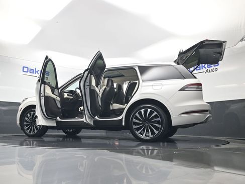 Used 2022 Lincoln Aviator Black Label Grand Touring w/ Class IV Trailer Tow Package image 64