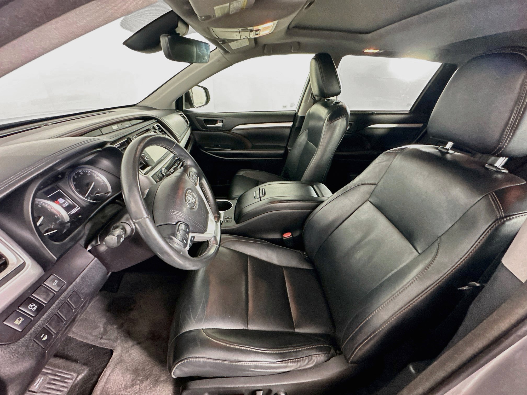 Used 2018 Toyota Highlander XLE FWD image 13
