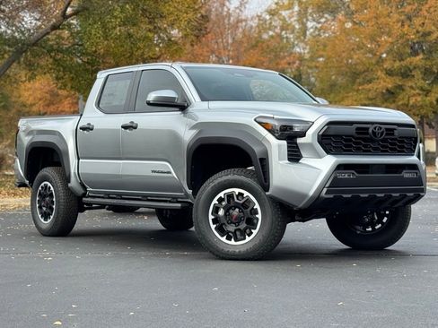 New 2025 Toyota Tacoma TRD Off-Road image 2