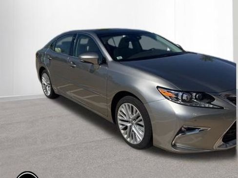 Used 2018 Lexus ES 350 w/ Luxury Package w/Wood Trim FWD image 3