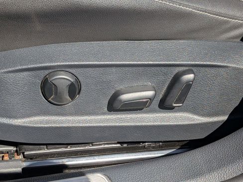 Used 2018 Volkswagen Golf R 4-Door AWD/4WD image 31