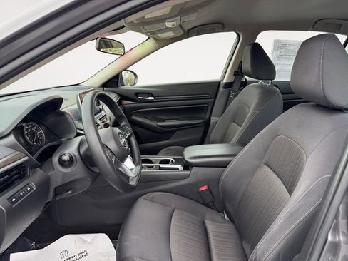 Used 2024 Nissan Altima 2.5 SV image 9