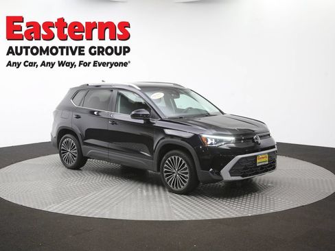 Used 2025 Volkswagen Taos SE FWD image 47