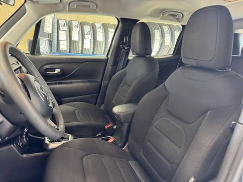 Used 2022 Jeep Renegade Latitude image 4