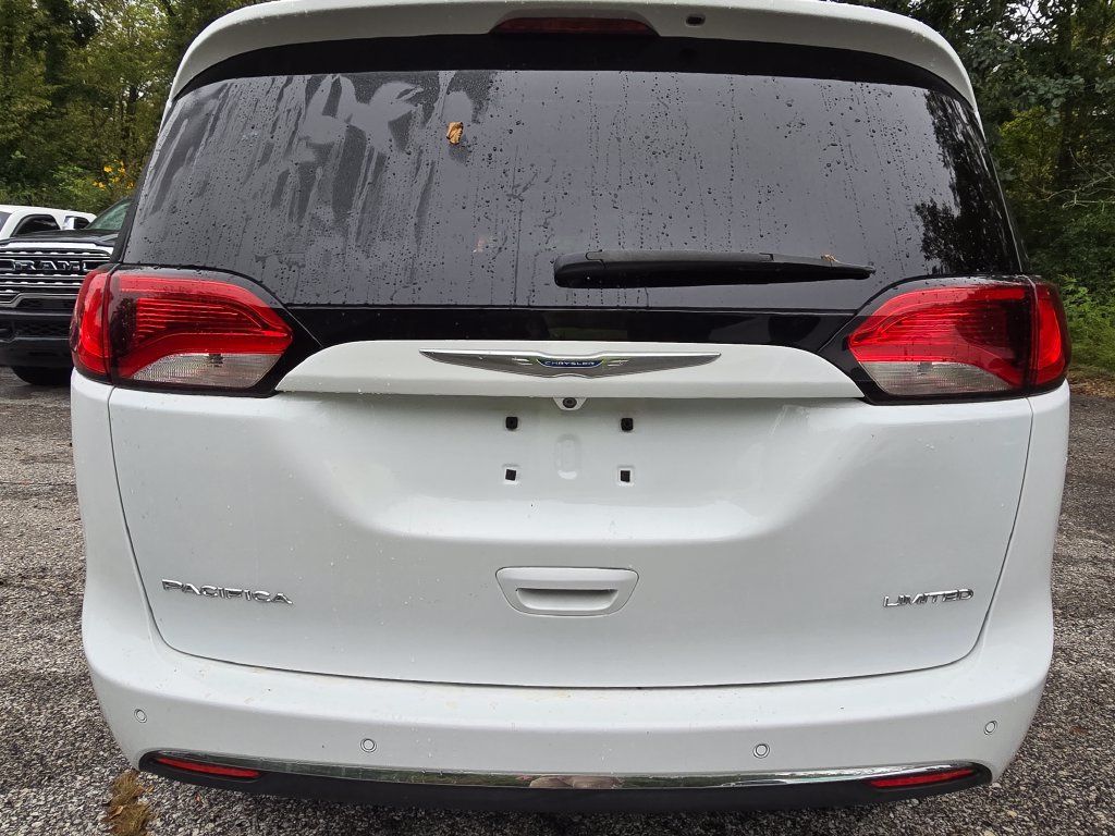 Used 2018 Chrysler Pacifica Limited w/ Advanced Safetytec Group FWD image 6