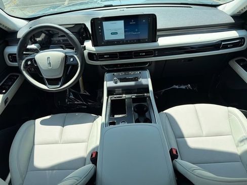 New 2026 Lincoln Aviator 2WD w/ Jet Appearance Package image 23