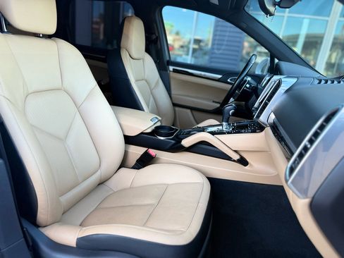 Used 2017 Porsche Cayenne image 13