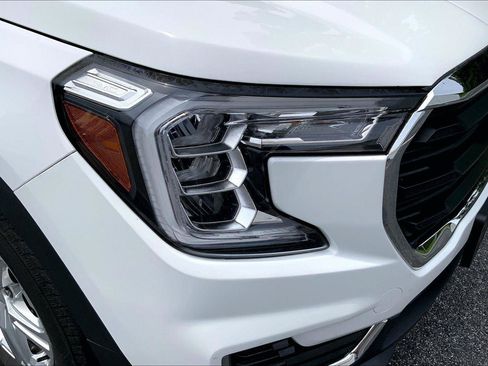 Used 2024 GMC Terrain SLE AWD/4WD image 27
