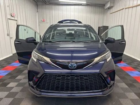 Used 2022 Toyota Sienna XSE AWD/4WD image 15