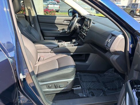 Used 2024 Nissan Pathfinder SL w/ SL Premium Package FWD image 13