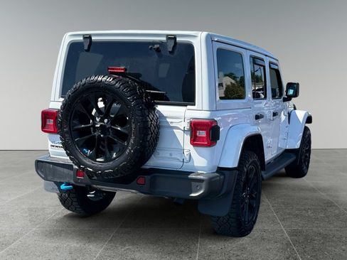 Used 2022 Jeep Wrangler Unlimited Sahara w/ Cold Weather Group AWD/4WD image 6
