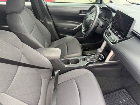 Used 2024 Toyota Corolla Cross LE FWD image 16