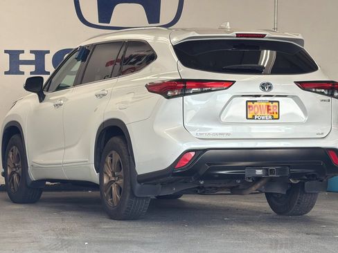 Used 2022 Toyota Highlander Bronze Edition AWD/4WD image 5