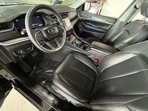 Used 2023 Jeep Grand Cherokee Limited image 43