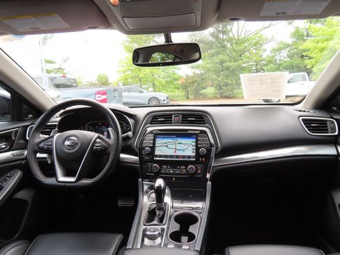 Used 2018 Nissan Maxima SR w/ Midnight Edition FWD image 16