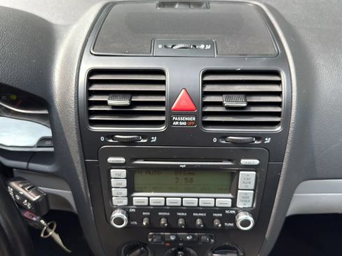 Used 2009 Volkswagen Jetta SE FWD image 21