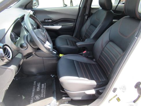 Used 2020 Nissan Kicks SR w/ SR Premium Package FWD image 17