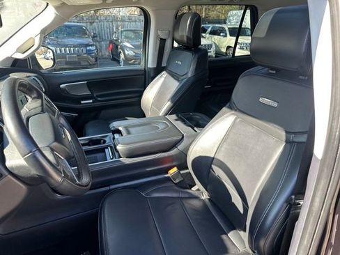 Used 2025 Ford Expedition Platinum image 39