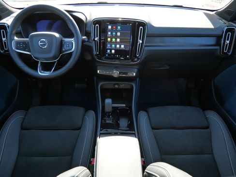 Used 2023 Volvo XC40 Recharge Ultimate image 10