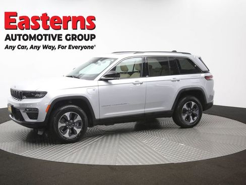 Used 2022 Jeep Grand Cherokee Limited 4xe w/ Luxury Tech Group II AWD/4WD image 60