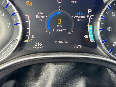 Used 2020 Chrysler Pacifica Limited FWD image 29