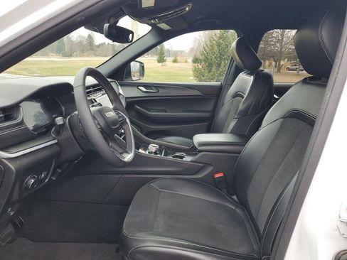 Used 2024 Jeep Grand Cherokee L Laredo image 8