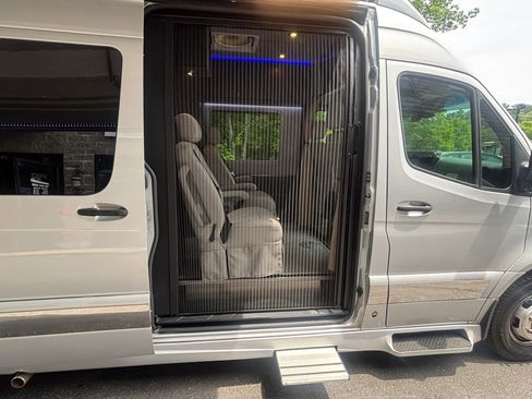 Used 2019 Mercedes-Benz Sprinter 3500 image 16