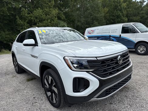 Used 2024 Volkswagen Atlas Cross Sport SE FWD image 4