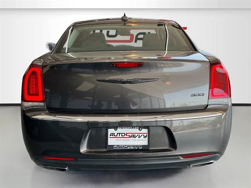 Used 2022 Chrysler 300 Touring w/ Sport Appearance Package image 6