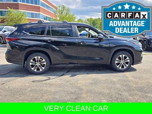 Used 2024 Toyota Highlander XLE AWD/4WD image 13