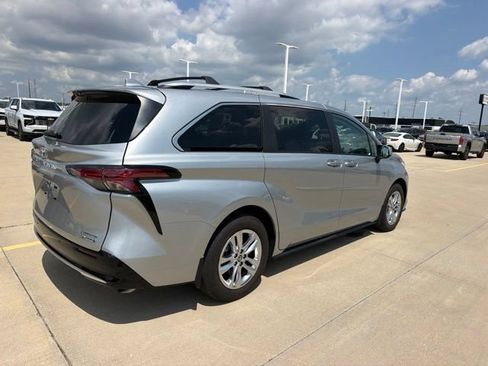 Used 2024 Toyota Sienna Limited AWD/4WD image 7