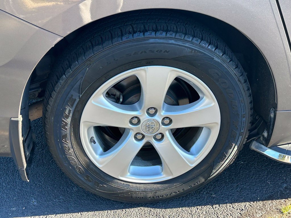Used 2012 Toyota Sienna LE FWD image 35