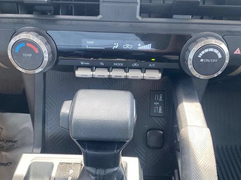 Used 2025 Toyota Tacoma SR5 AWD/4WD image 22