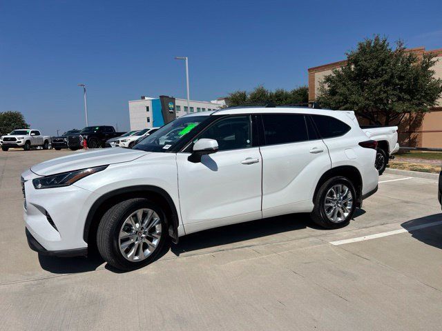 Used 2023 Toyota Highlander Limited AWD/4WD image 7