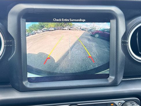 Used 2018 Jeep Wrangler Unlimited Sahara AWD/4WD image 30