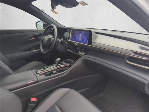 Certified 2025 Toyota Crown Signia XLE image 28