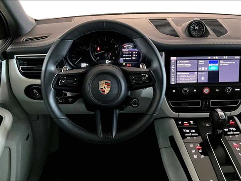 Used 2025 Porsche Macan image 16