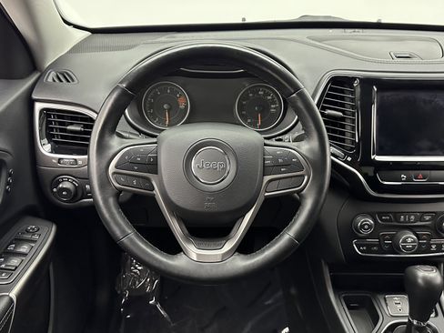 Used 2019 Jeep Cherokee Limited image 24