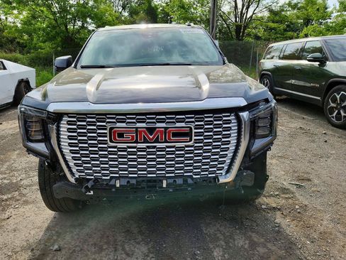 Used 2023 GMC Yukon XL Denali AWD/4WD image 2