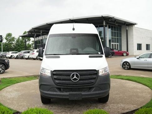Used 2025 Mercedes-Benz Sprinter 2500 image 2