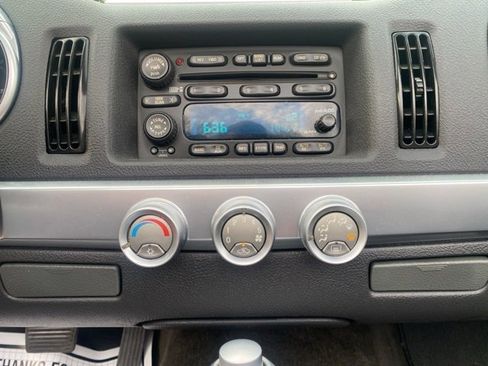 Used 2004 Chevrolet SSR w/ Preferred Equipment Group image 20